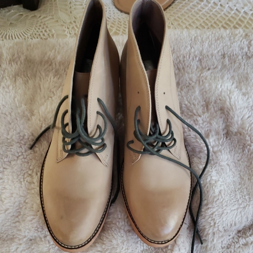 Dolce Vita Lace up booties